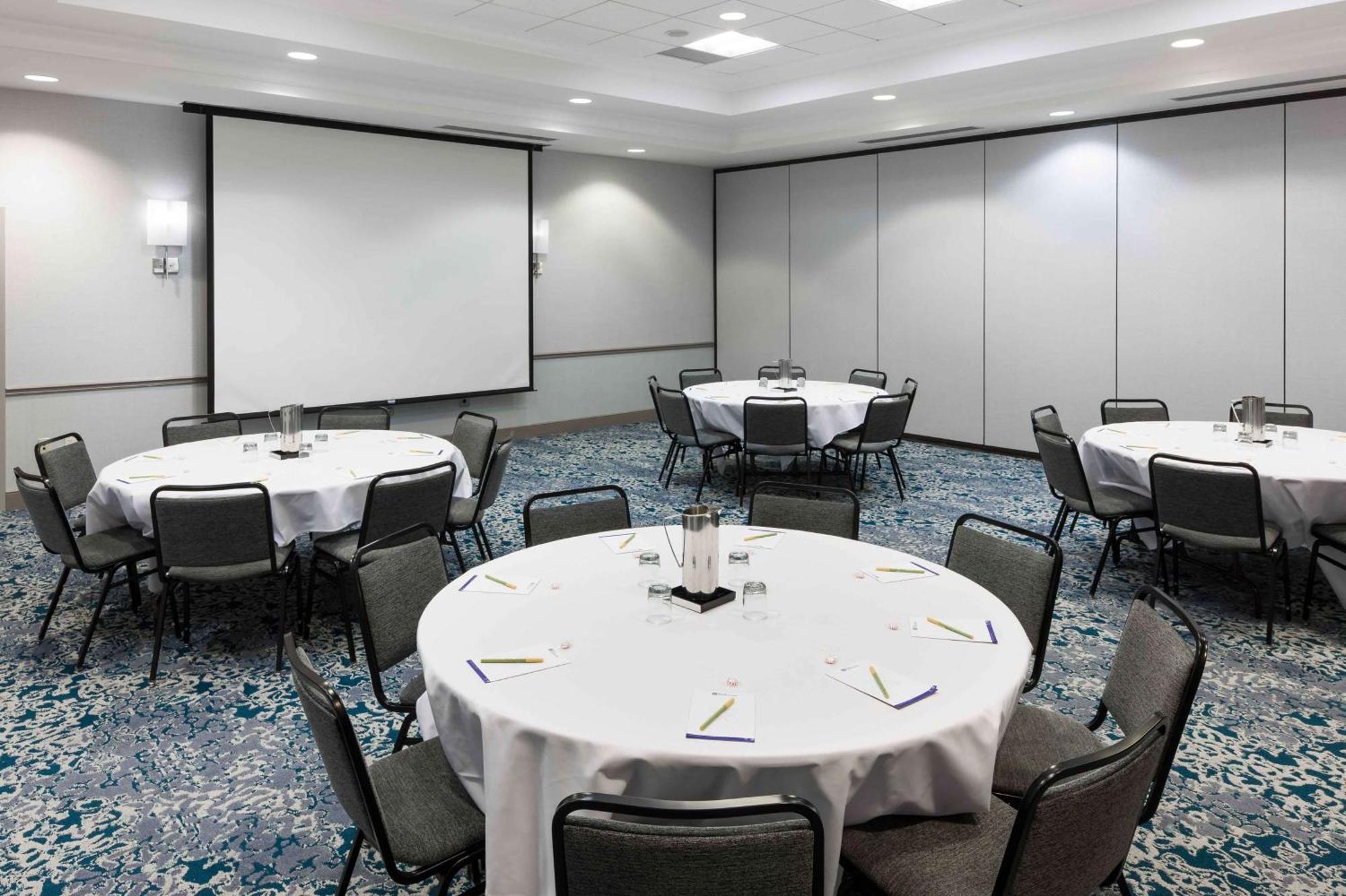 Hilton Garden Inn Detroit/Нови Экстерьер фото