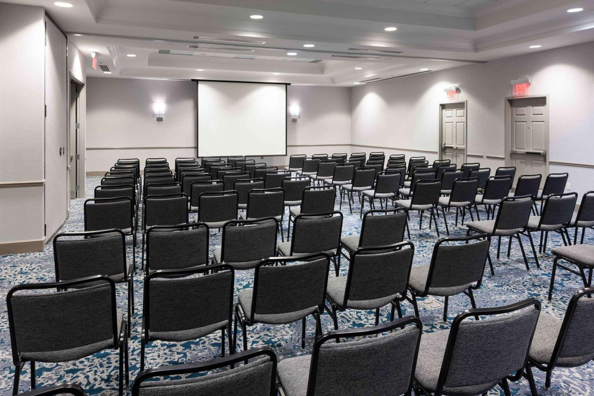 Hilton Garden Inn Detroit/Нови Экстерьер фото