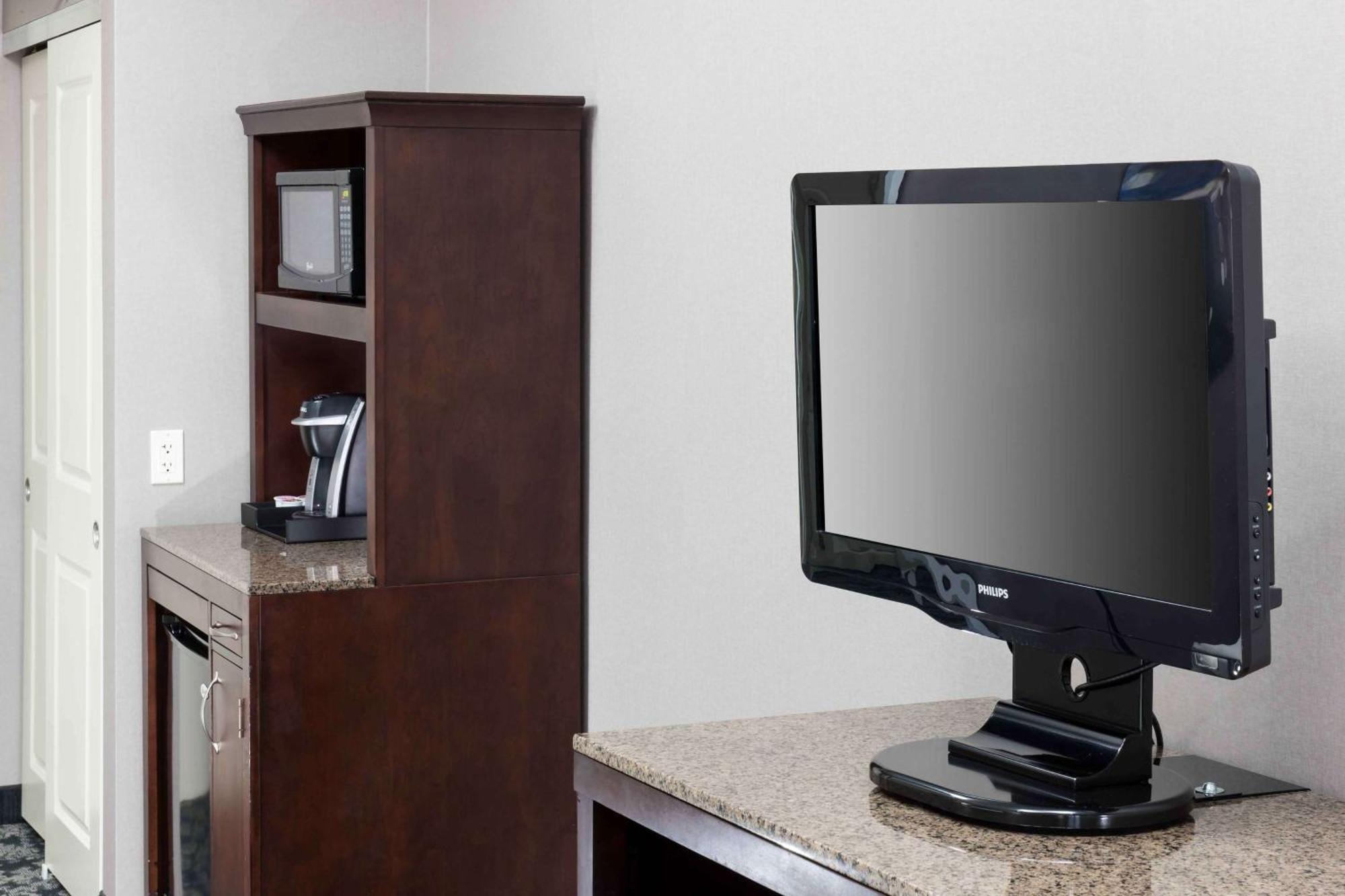 Hilton Garden Inn Detroit/Нови Экстерьер фото