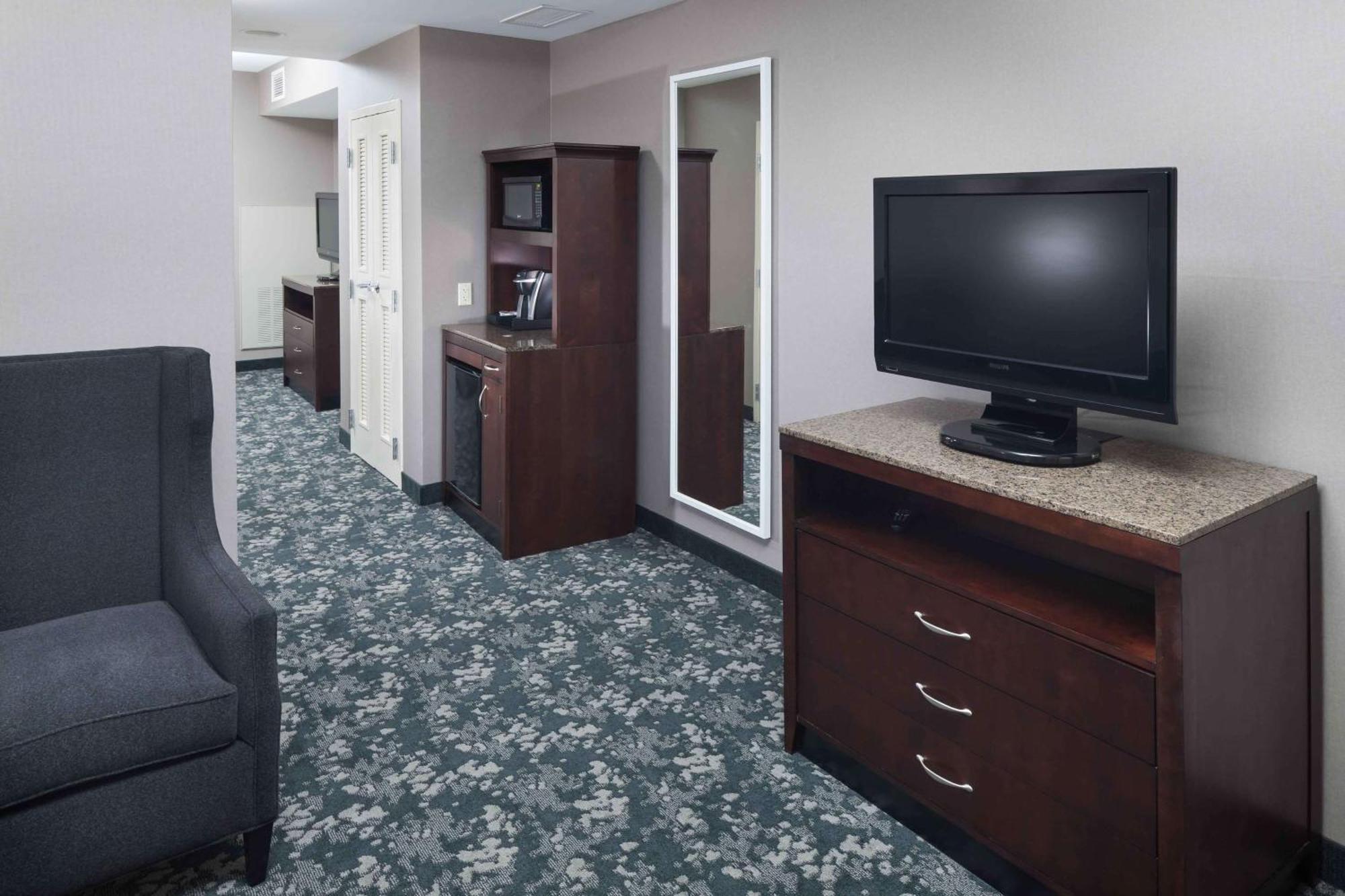 Hilton Garden Inn Detroit/Нови Экстерьер фото